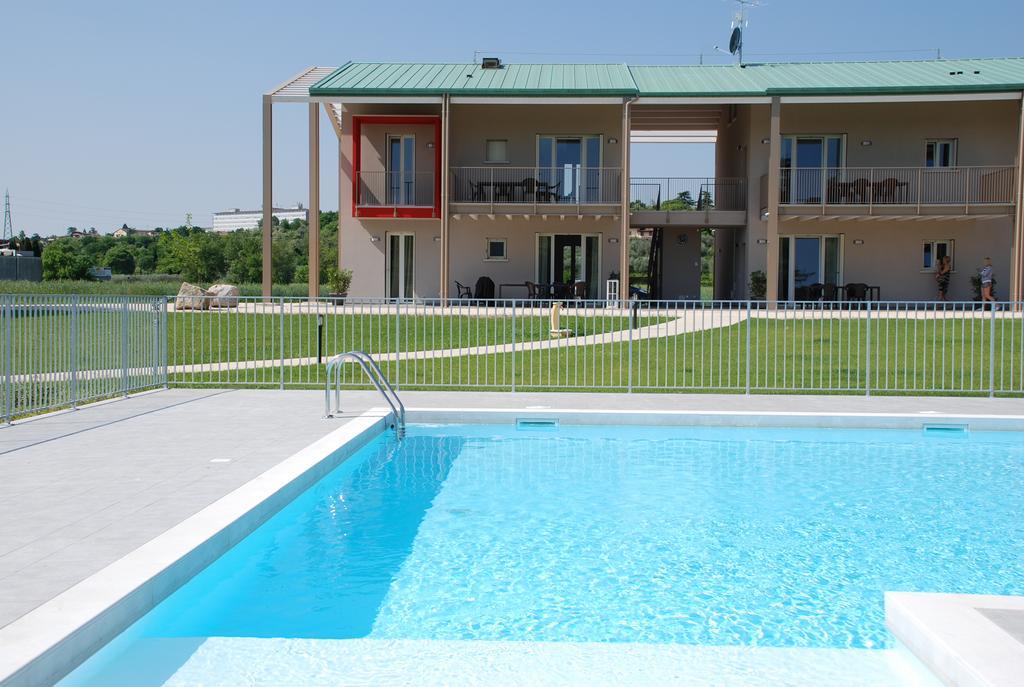 Villaggio Esmera เดเซนซาโนเดลการ์ดา ภายนอก รูปภาพ